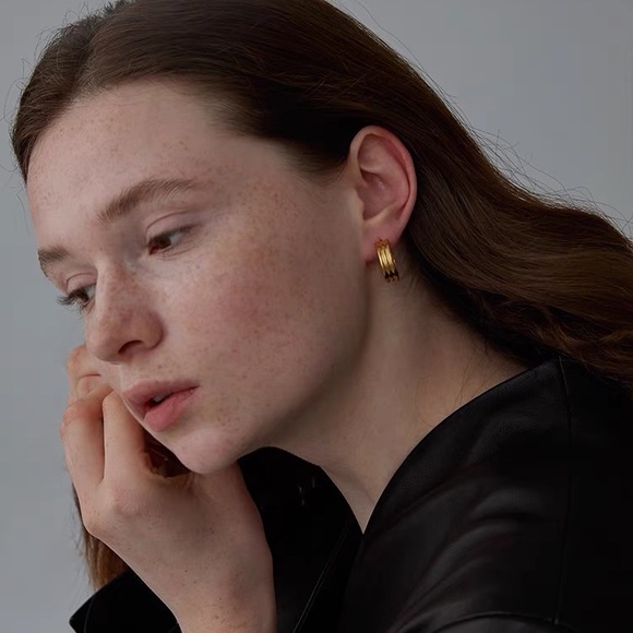 18k gold hoop earrings, mini hoop earrings, medium hoop earrings, gold earrings - Picture 11 of 11